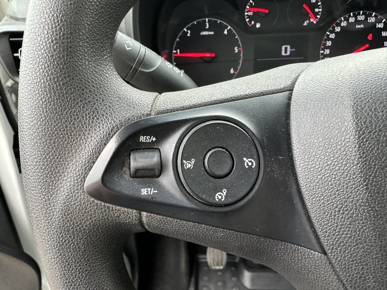 Opel Combo - 1.6D L1H1 Edition+ Navi/Carplay/PDC