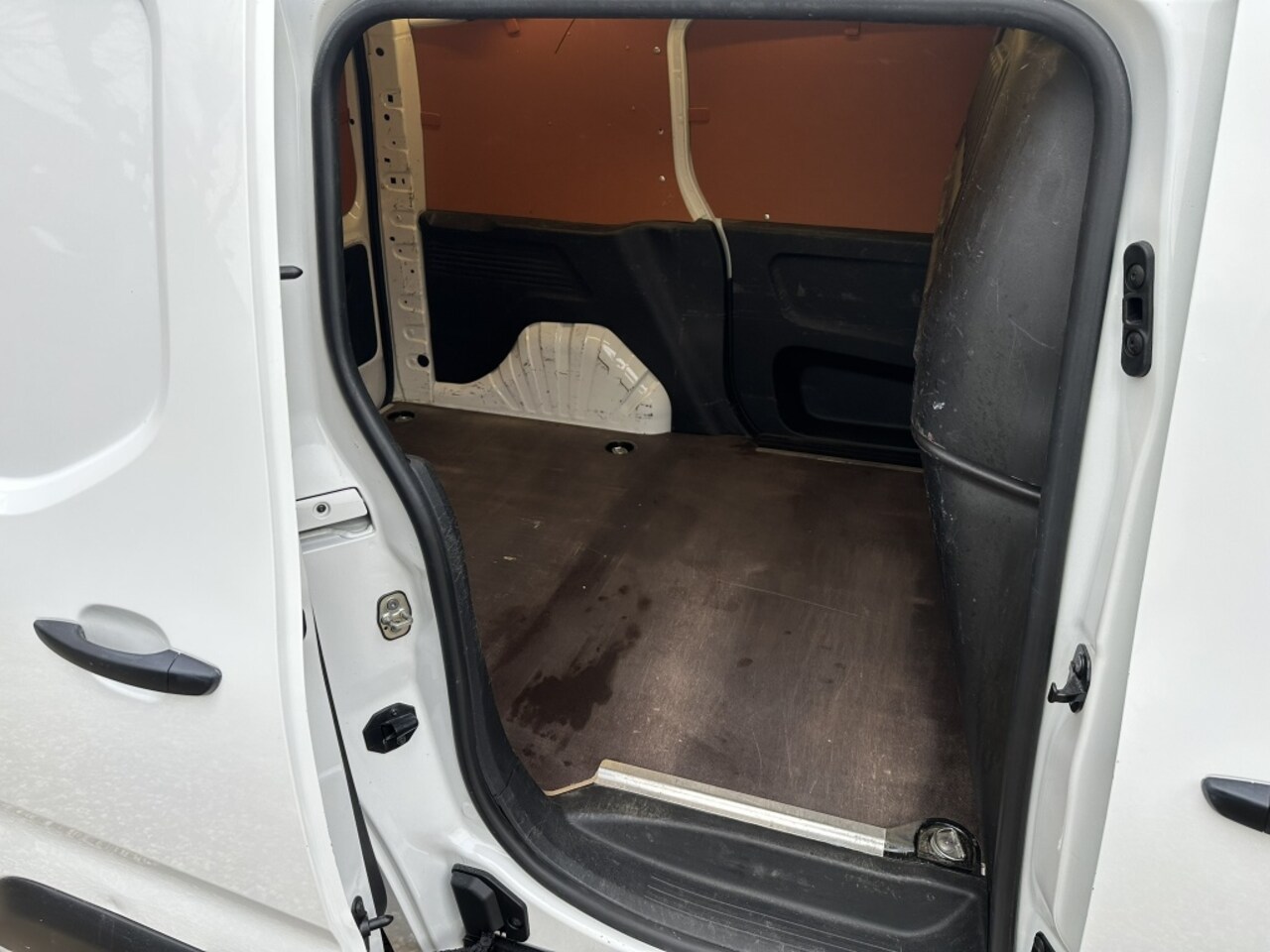 Opel Combo - 1.6D L1H1 Edition+ Navi/Carplay/PDC