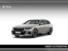 BMW i5 Touring - eDrive40 M Sport Edition | Comfort stoelen | Innovation Pack | Panaromadak | Trekhaak | Dr