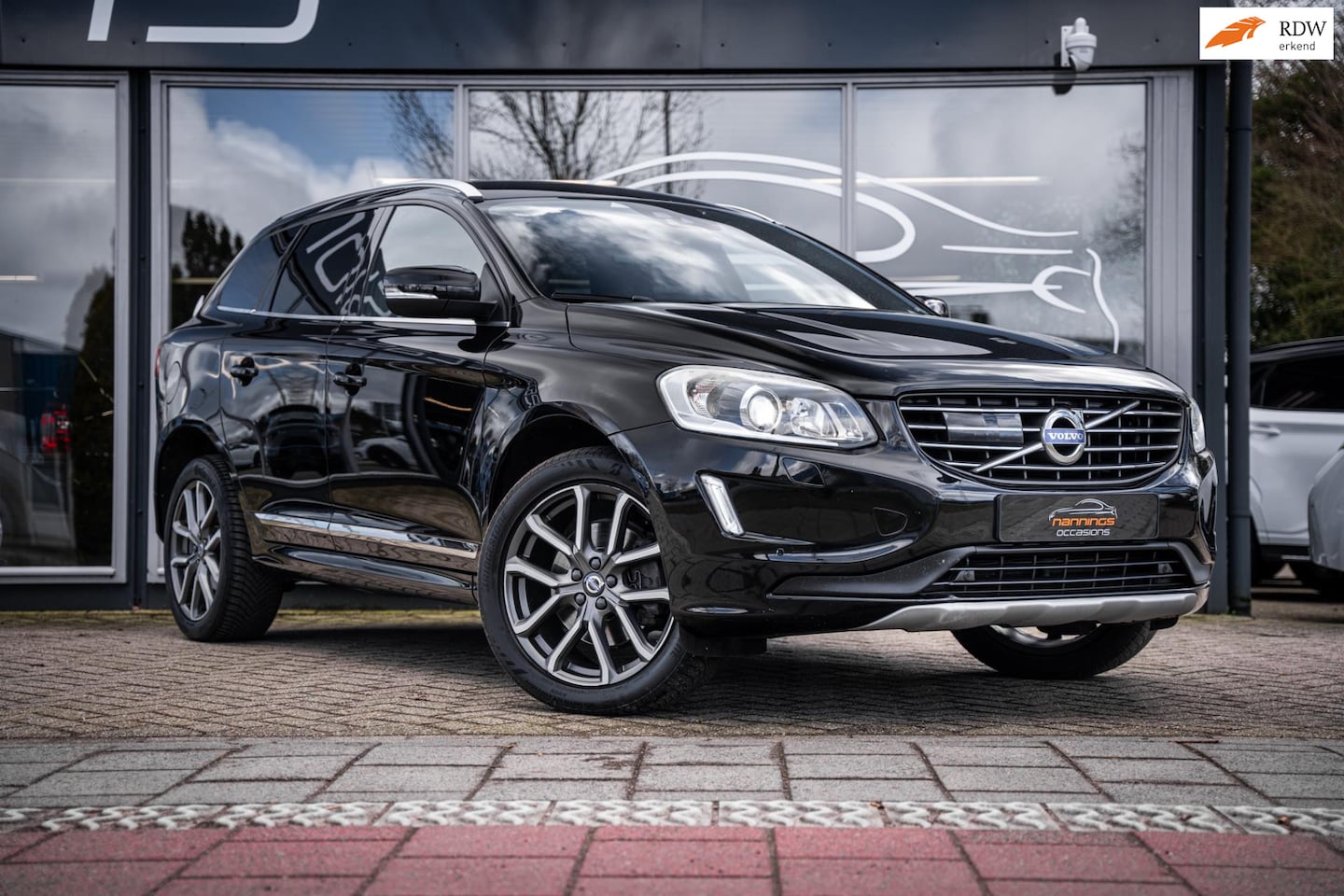 Volvo XC60 - 2.0 D4 FWD Ocean Race|Stuurwiel verw|Adaptive|Memory|Automaat|Leder|Camera - AutoWereld.nl