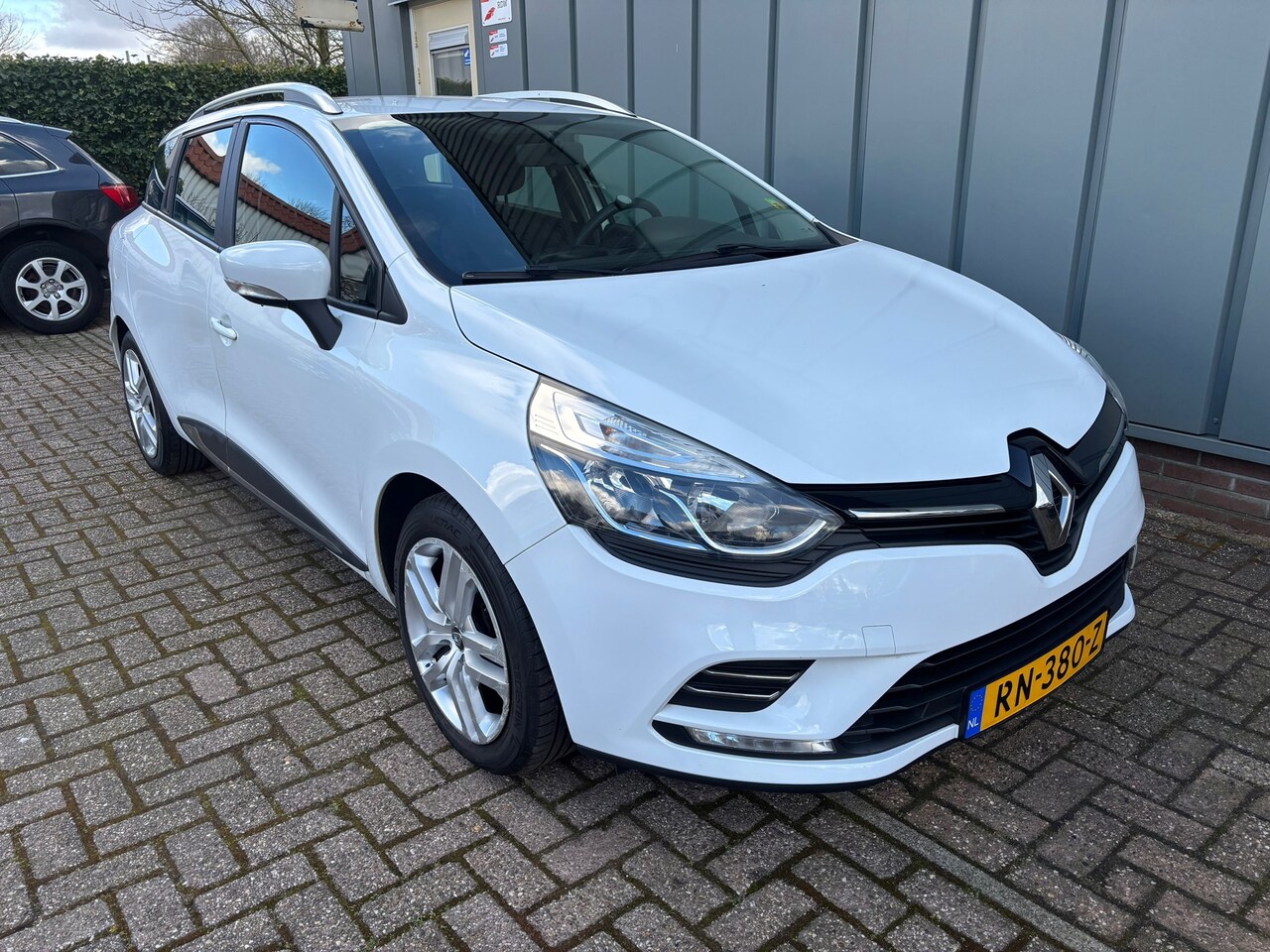 Renault Clio Estate - 0.9 TCe Zen NAP//AIRCO//NAVI//CRUISE//DEALERONDERHOUDEN - AutoWereld.nl