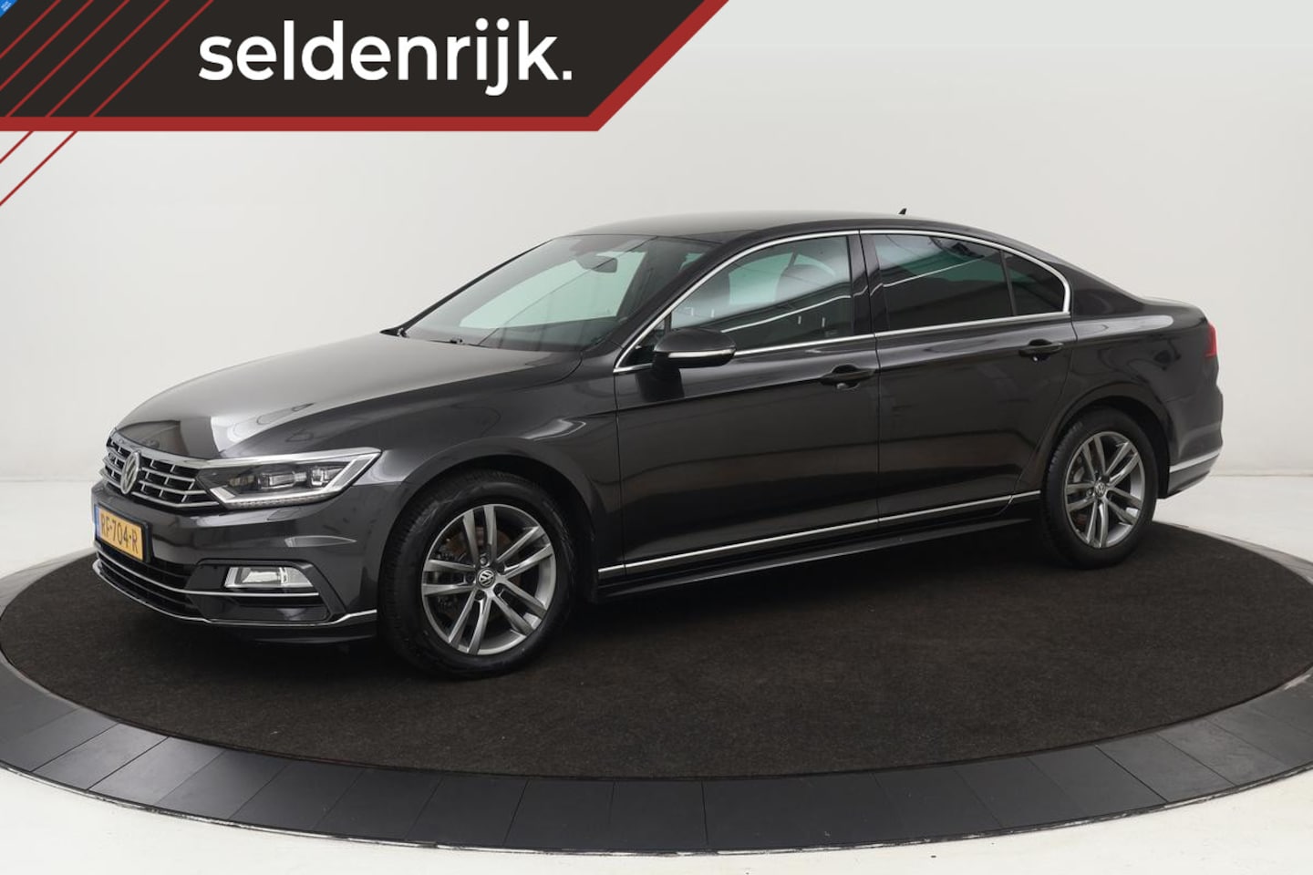 Volkswagen Passat - 1.4 TSI R Line | 1e eigenaar | Stoelverwarming | Carplay | LED Plus | Trekhaak | Leder/Alc - AutoWereld.nl