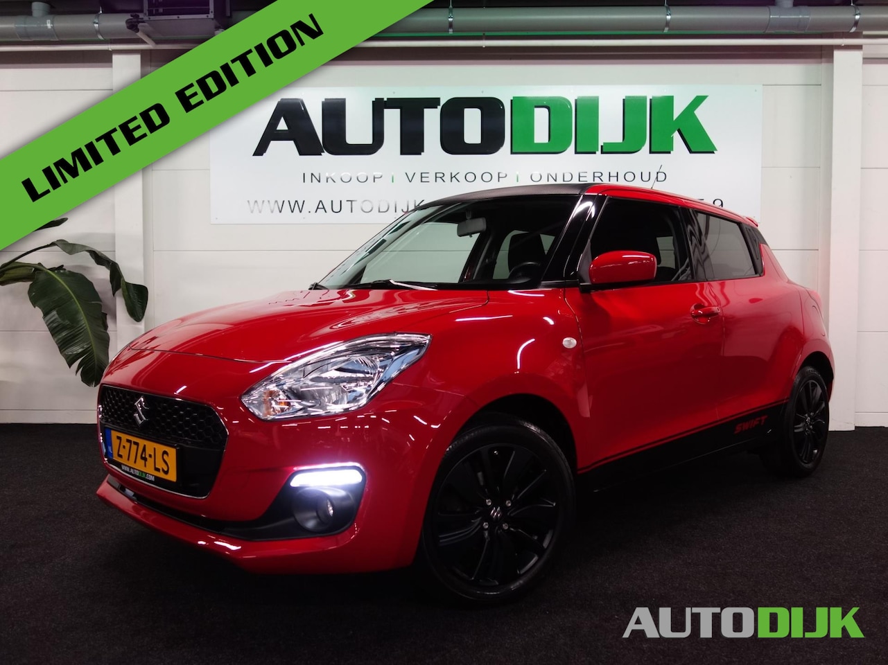 Suzuki Swift - 1.0 Select | Black&Red Edition | Carplay Navi - AutoWereld.nl