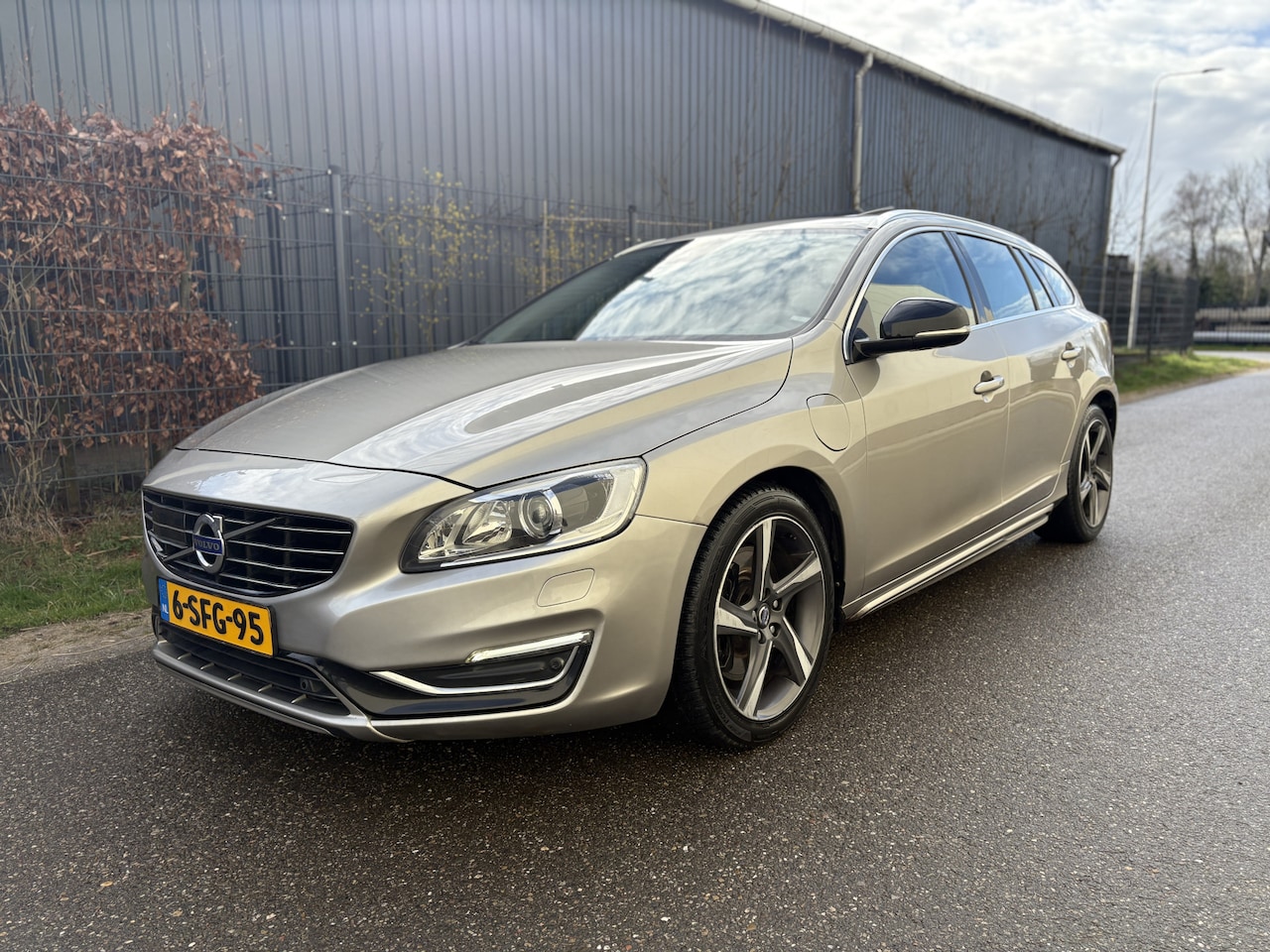 Volvo V60 - 2.4 D6 AWD Plug-In Hybrid Summum / SCHUIFDAK / NAVI / CRUISE / MEMORY - AutoWereld.nl