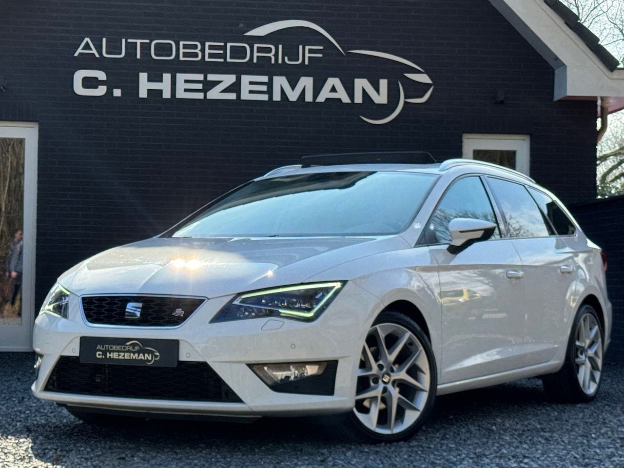 Seat Leon ST - 1.4 EcoTSI FR 150PK Panoramadak Navi Cruise Climate Control LED XENON - AutoWereld.nl