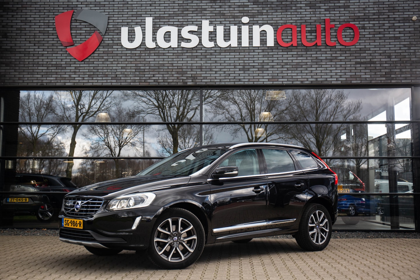 Volvo XC60 - 2.0 D4 FWD Summum 2.0 D4 FWD Summum , Adap. cruise, Trekhaak, Keyless entry, - AutoWereld.nl