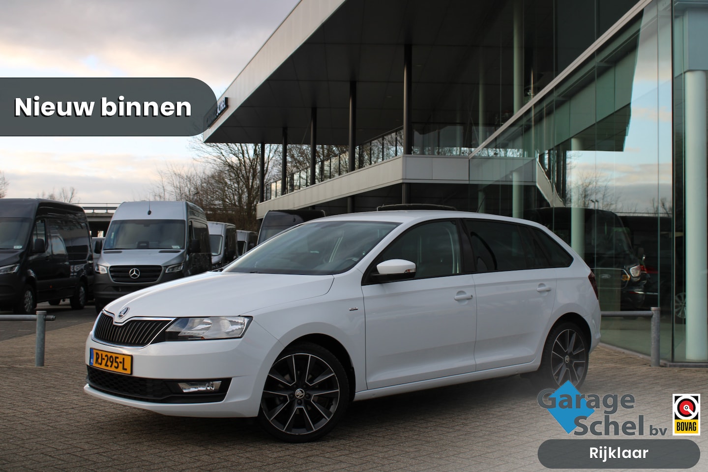 Skoda Rapid Spaceback - 1.0 TSI Greentech Drive 95pk - Navigatie - PDC - Cruise - Trekhaak - Stoelverwarming - Rij - AutoWereld.nl