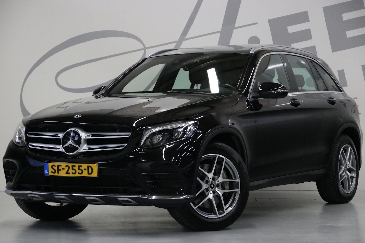 Mercedes-Benz GLC-klasse - 250 4MATIC/ AMG-pakket/ Adaptive cruise control/ Panoramadak - AutoWereld.nl