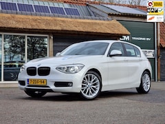 BMW 1-serie - 116i Executive (NL-Auto / NAP / Trekhaak / Climate / Cruise / Bluetooth / Xenon / Parkeers