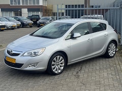 Opel Astra - 1.4 Turbo Cosmo 5 deurs 120PK Navi l Cruise l Trekhaak l PDC V+A l Leer DEALER OH l TOPSTA