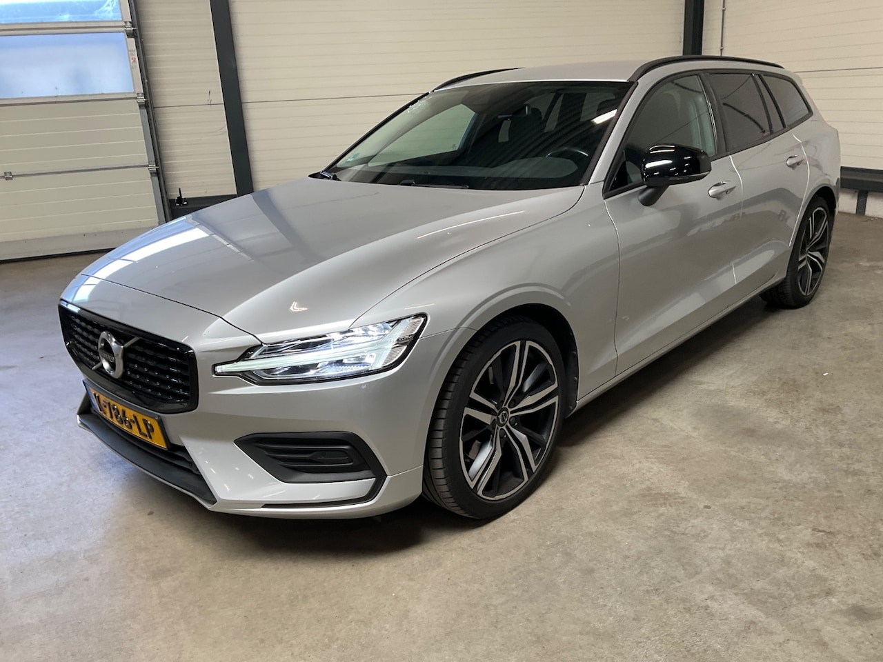 Volvo V60 - 2.0 B3 Momentum Advantage 2.0 B3 Momentum Advantage - AutoWereld.nl