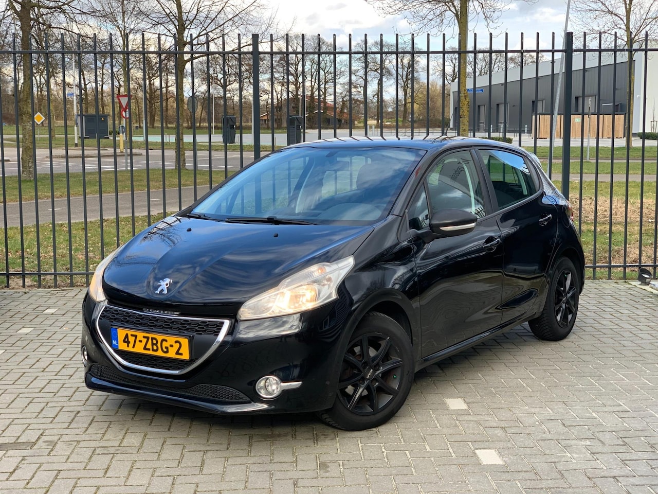 Peugeot 208 - 1.2 VTi Blue Lease | BLUETOOTH | AIRCO | NAVI | CRUISE - AutoWereld.nl