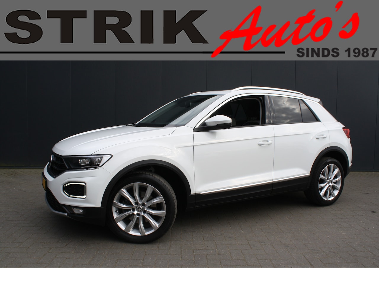 Volkswagen T-Roc - 1.5 TSI Sport - PANORAMADAK - TREKHAAK - VIRTUAL COCKPIT - NAVIGATIE - AutoWereld.nl