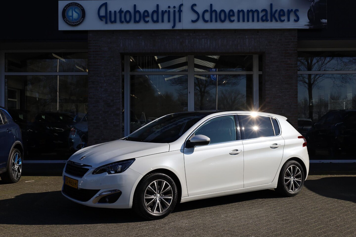 Peugeot 308 - 1.2 PureTech Allure CAMERA PANO TREKHAAK 2xPDC DAB FULL-LED NAVI CRUISE CLIMA KEYLESS - AutoWereld.nl