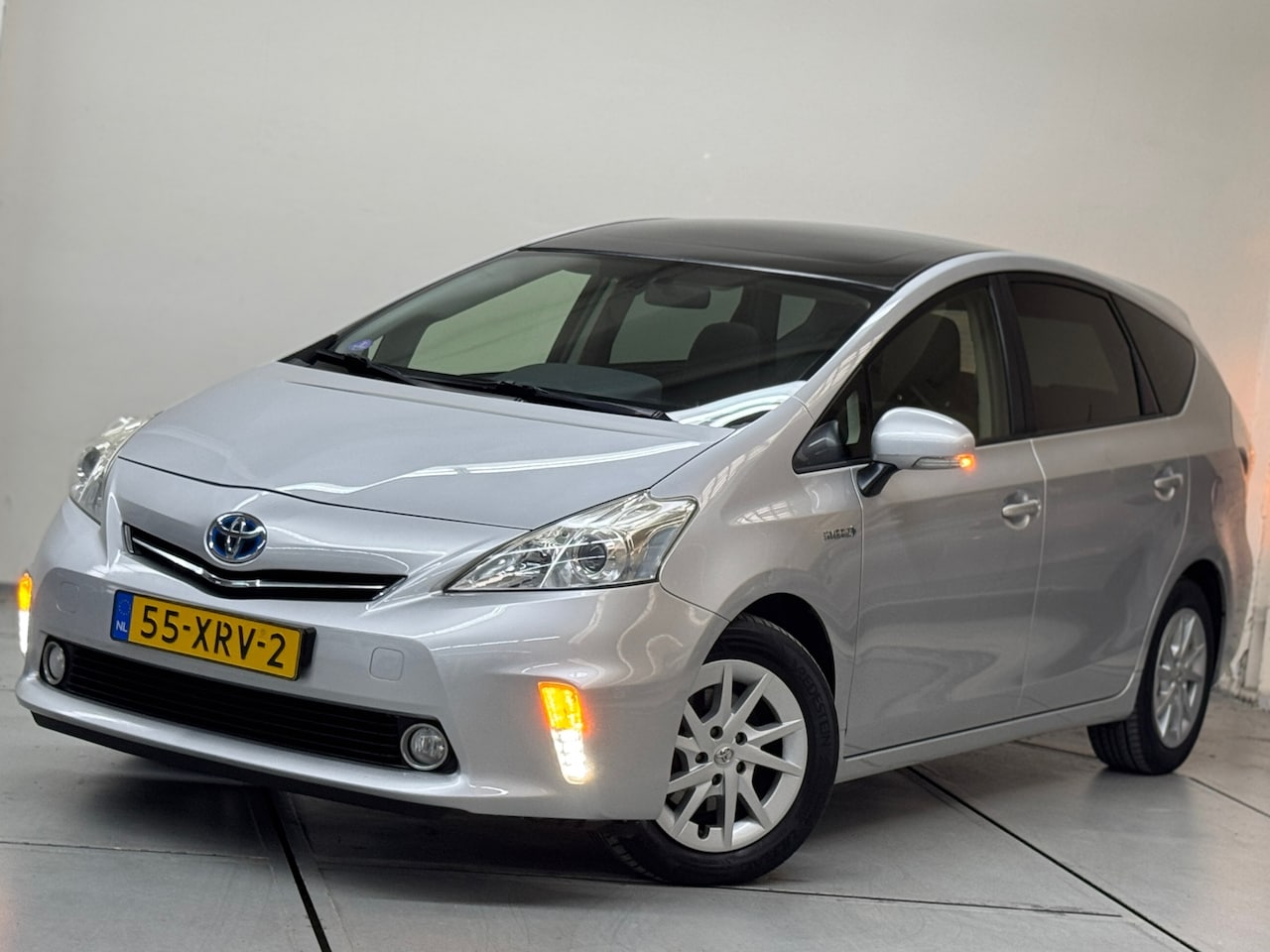 Toyota Prius Wagon - 1.8 Aspiration 7 Pers Pano Navi Dealeronderhouden - AutoWereld.nl