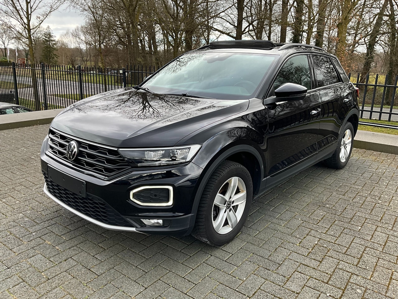 Volkswagen T-Roc - 1.5 TSi Sport Pano - AutoWereld.nl