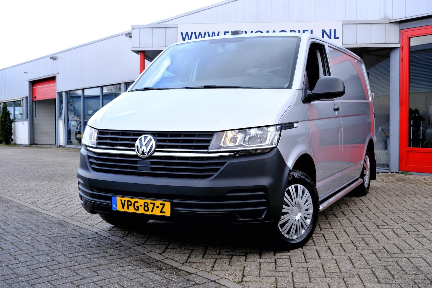 Volkswagen Transporter - 2.0 TDI L1H1 26 *29.925km* Airco|Apple CarPlay - AutoWereld.nl