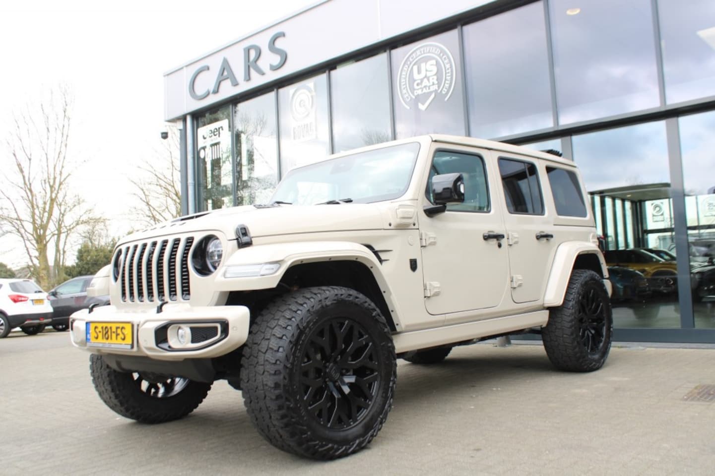 Jeep Wrangler - BRUTE 4XE 380 PK SAHARA / Sky One Touch cabrio dak / - AutoWereld.nl