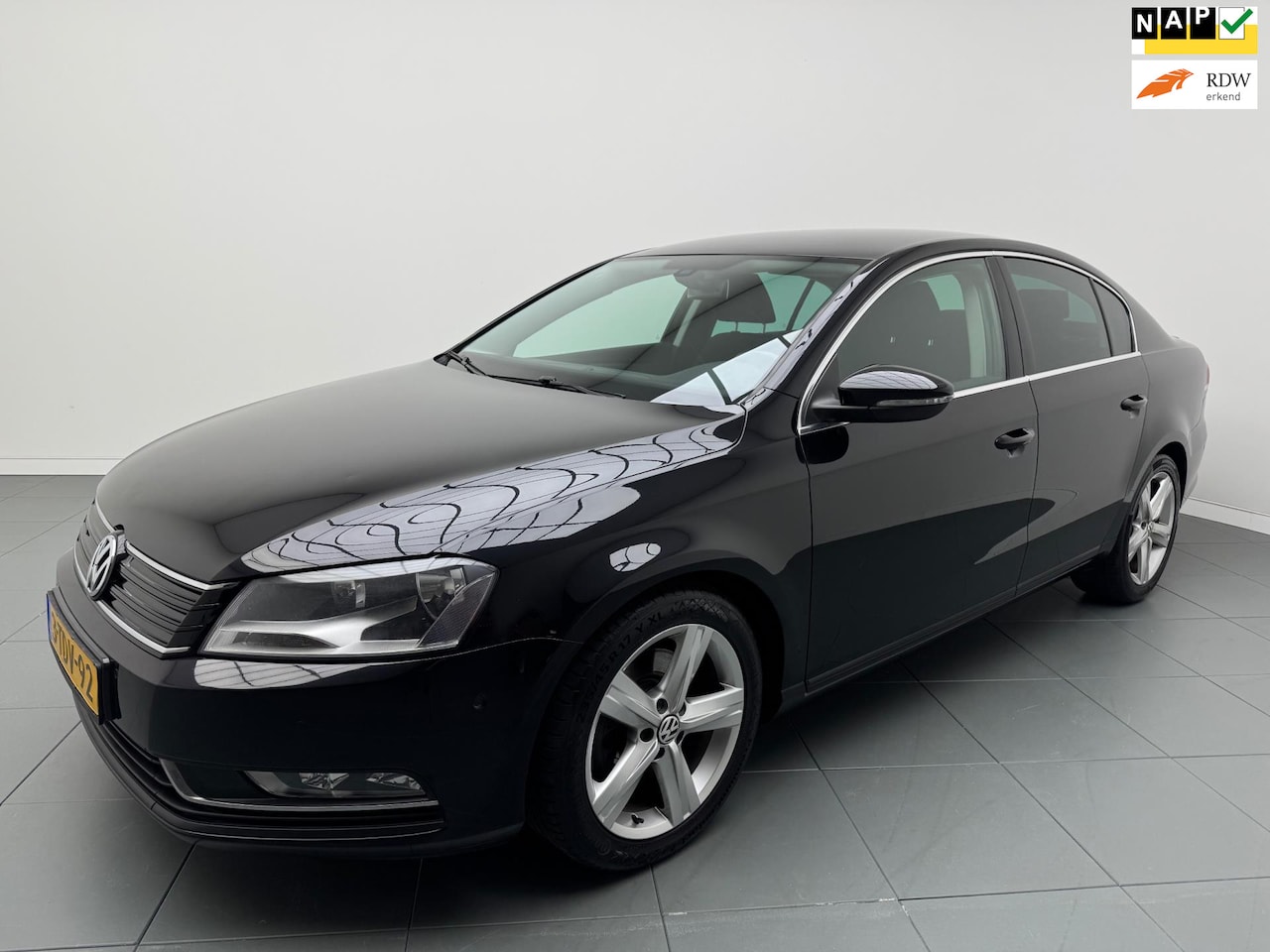 Volkswagen Passat - 1.6 TDI BlueMotion Executive 105 Pk Airco Navi Export Ex Bpm - AutoWereld.nl