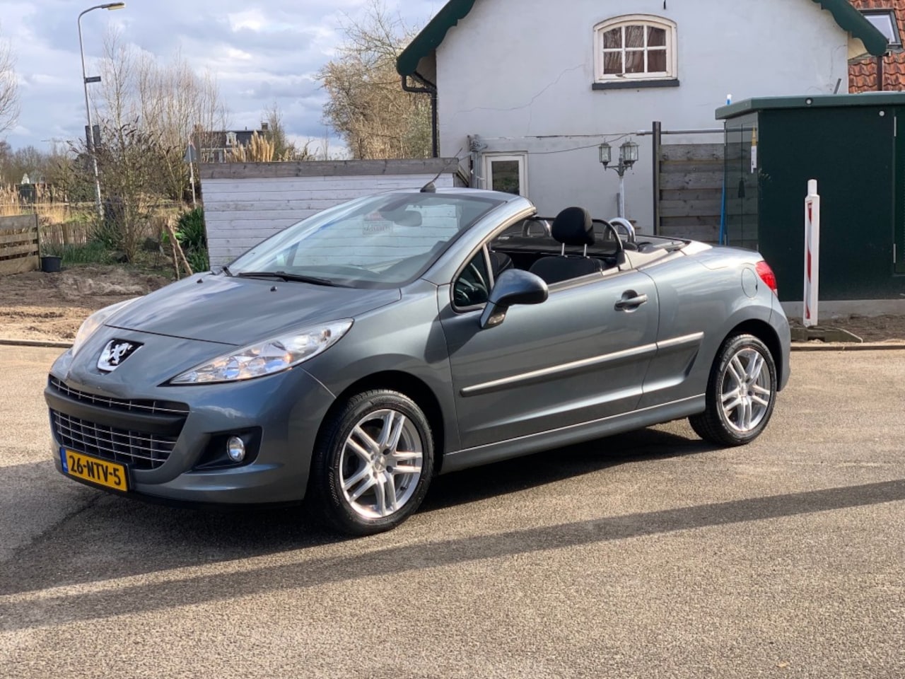 Peugeot 207 - 1.6 VTI XS CABRIO   super nette origineel n.l geleverd met nap - AutoWereld.nl