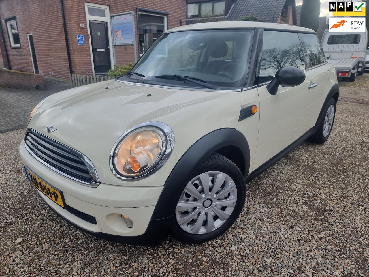 MINI One - 1.4 Anniversary airco 6 bak boekjes nw banden etc - AutoWereld.nl