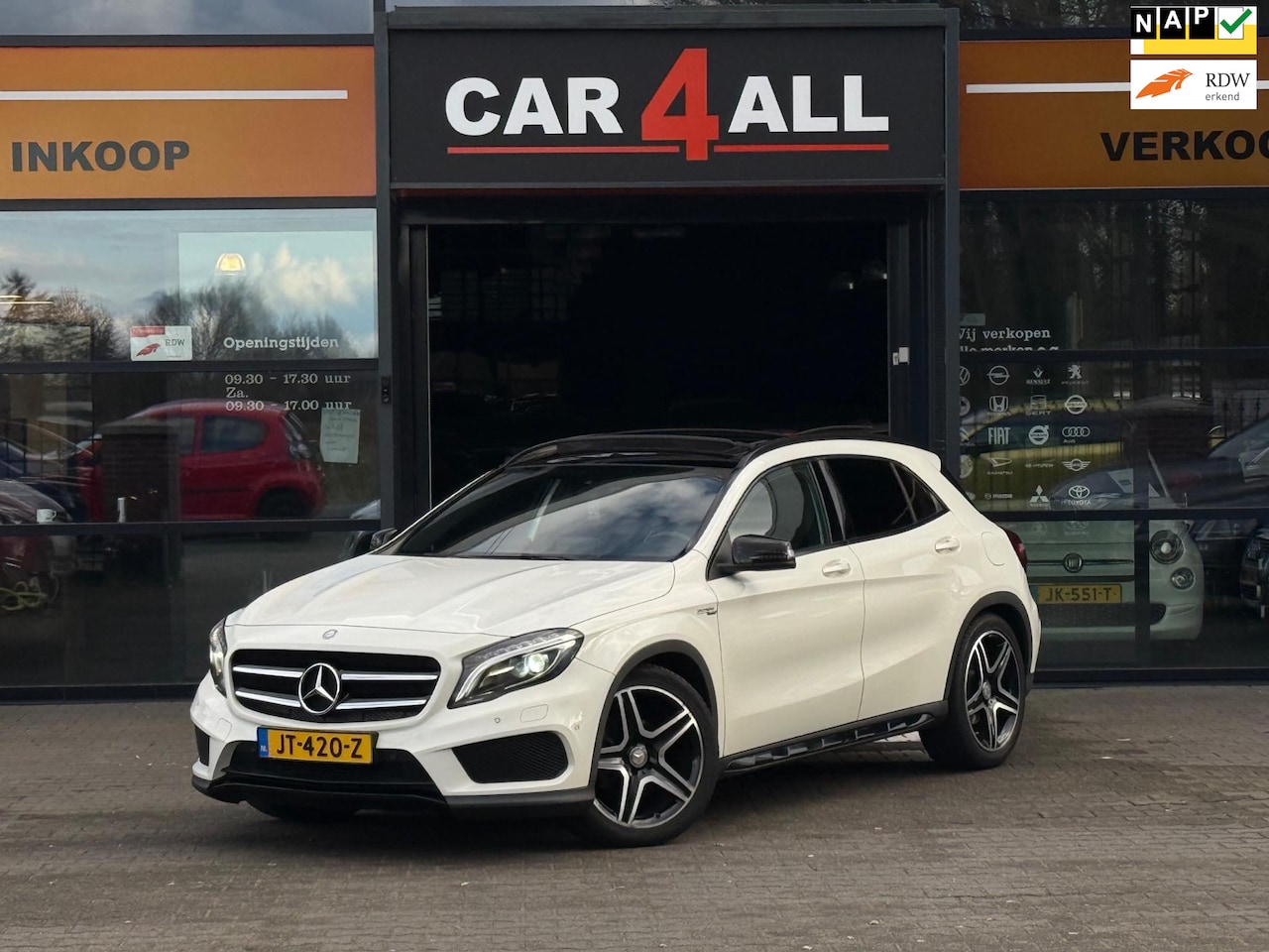 Mercedes-Benz GLA-Klasse - 180 AMG Night Edition Plus PANO/PDC/GLA45 - AutoWereld.nl