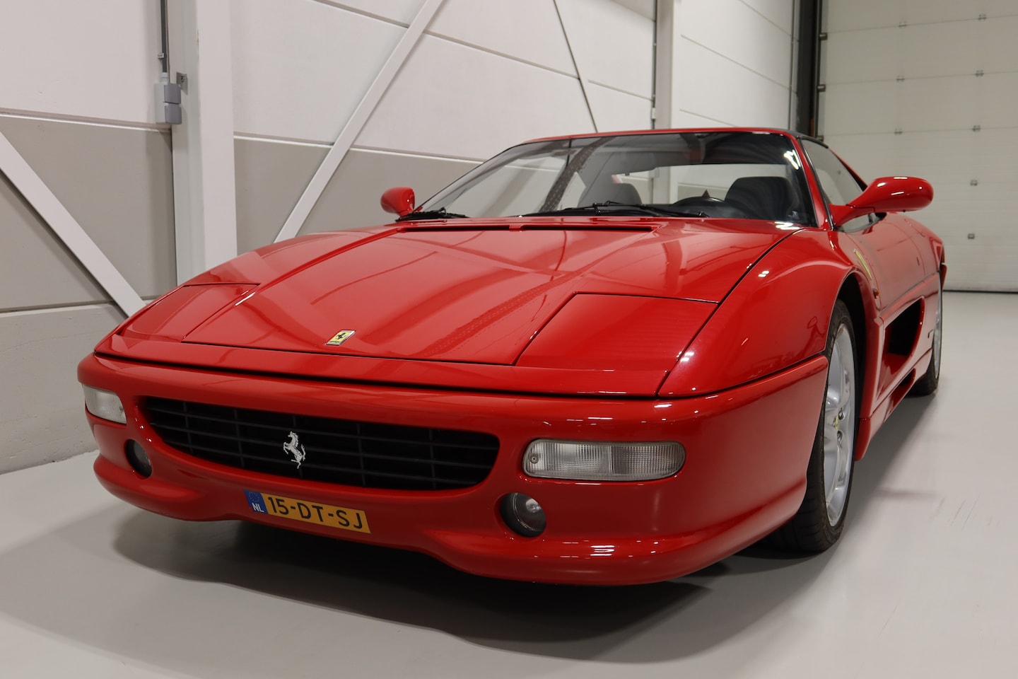 Ferrari F 355 - GTS (2.7) manual gearbox, full history - AutoWereld.nl