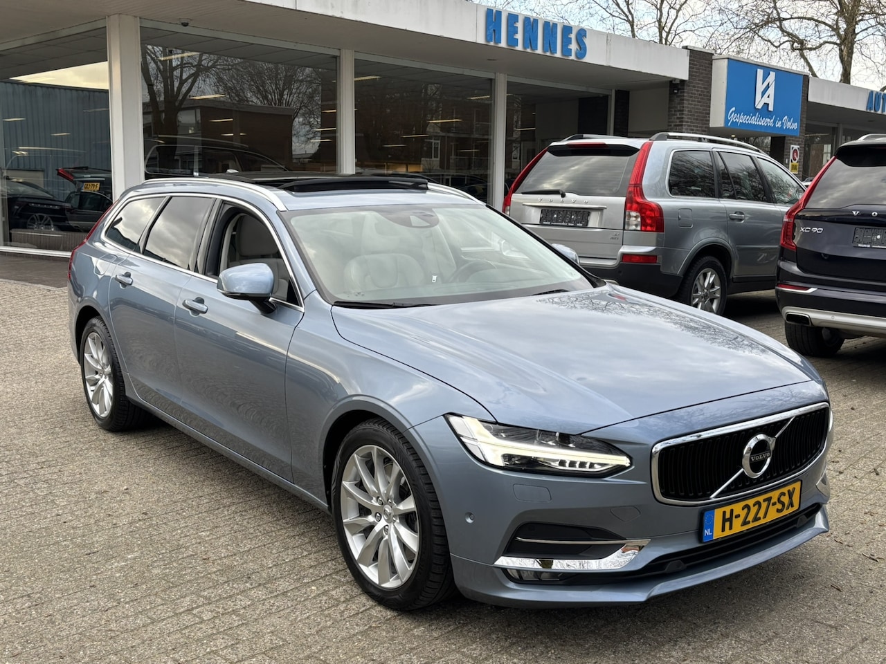 Volvo V90 - D5 AWD Panorama Keyless Pilot Assist Family - AutoWereld.nl