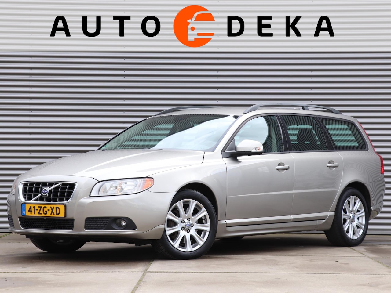 Volvo V70 - 2.5T Momentum Automaat *Dealeronderh.*2e Eigenaar* - AutoWereld.nl