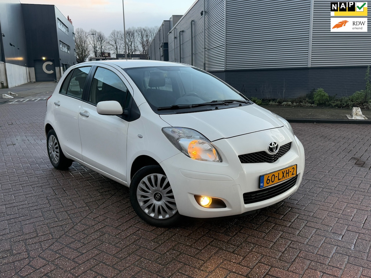 Toyota Yaris - 1.3 VVTi Aspiration AUTOMAAT 1e EIGENAAR CLIMA NAVIGATIE - AutoWereld.nl