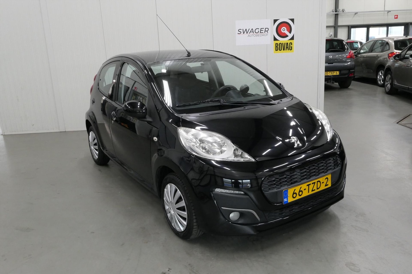 Peugeot 107 - 1.0 68PK 5D Active - AutoWereld.nl