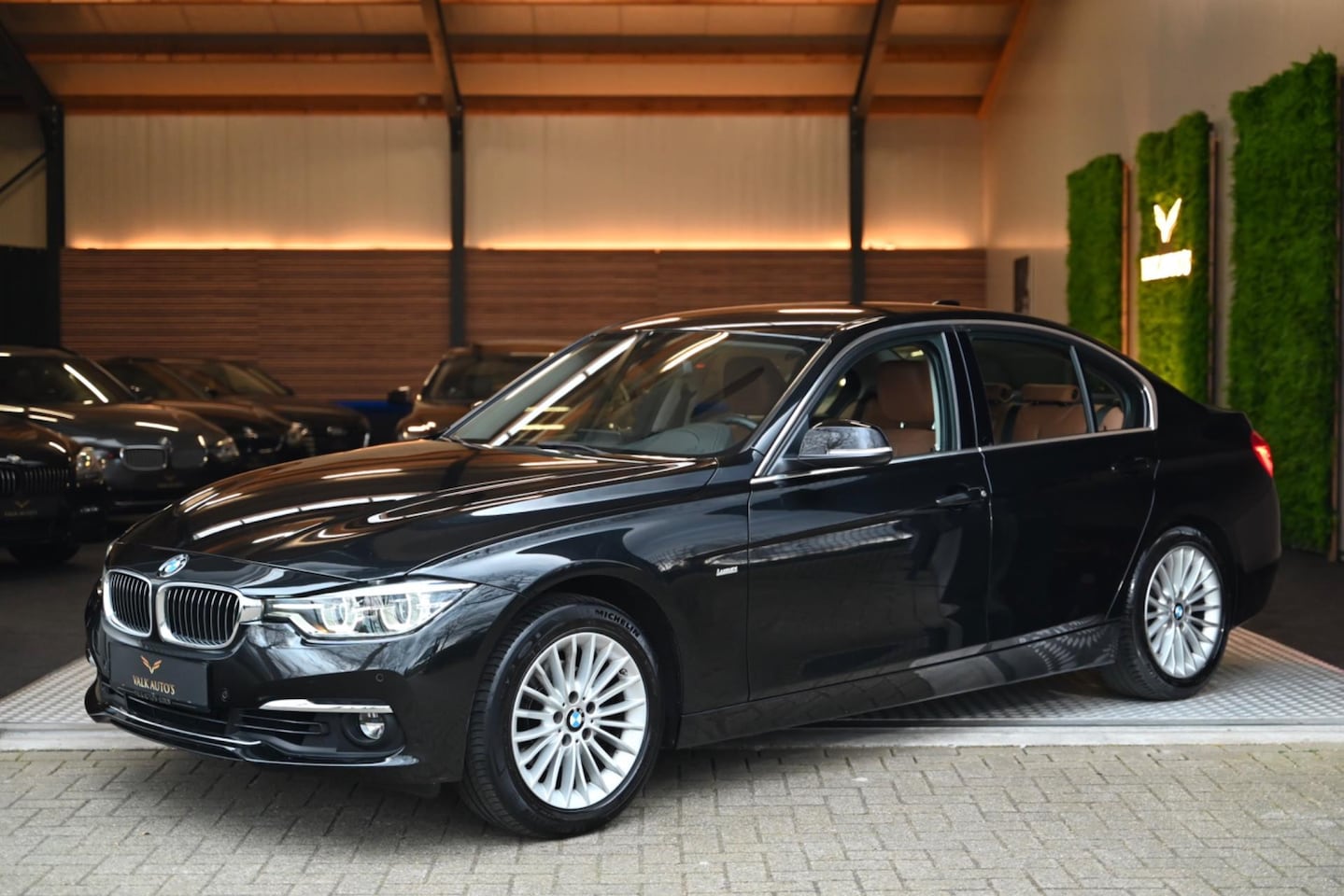 BMW 3-serie - 320i High Executive - Luxury Line - Leer - Led Koplampen - Stoelverwarming - Ambiance Verl - AutoWereld.nl