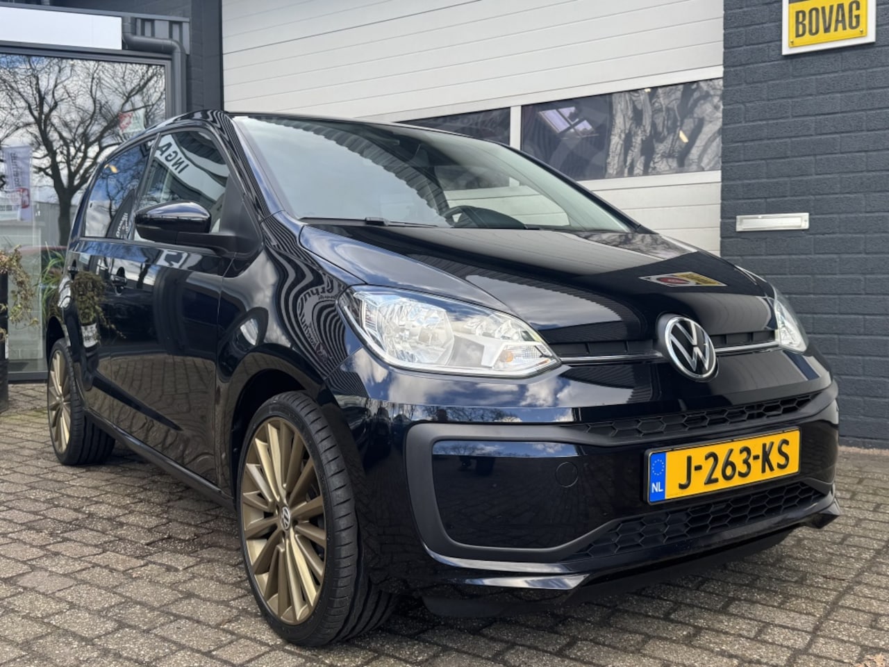 Volkswagen Up! - 1.0 BMT move up! R-Line velgen/camera/cruise - AutoWereld.nl