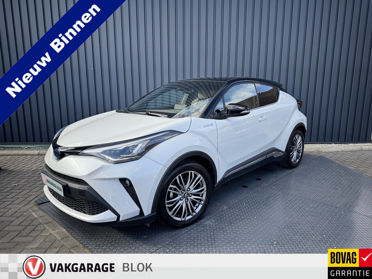 Toyota C-HR - 2.0 Hybrid Executive / Bi tone | Afnm Trekhaak | Apple Carplay/Android auto | BSM | PDC | - AutoWereld.nl