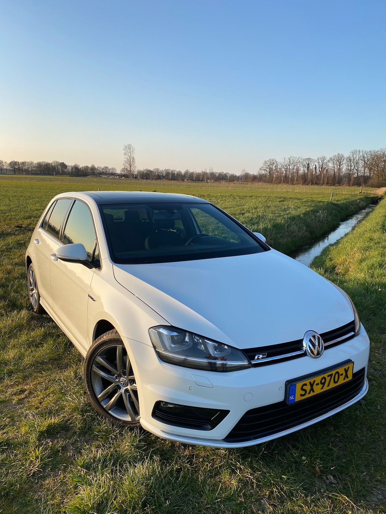 Volkswagen Golf - 1.4 TSI Highline R-Line - AutoWereld.nl