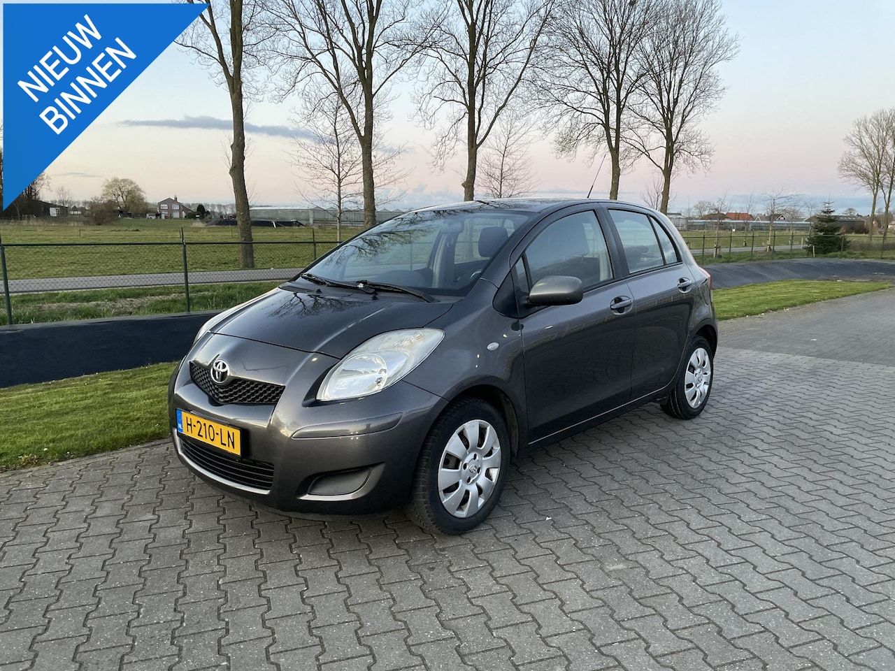 Toyota Yaris - 1.0 VVTi Acces zeer netjes, nieuwe APK! - AutoWereld.nl