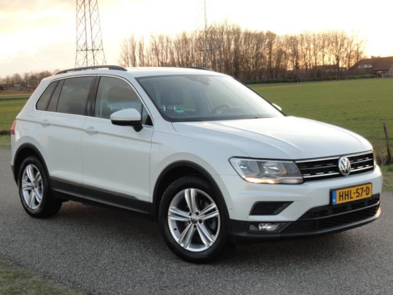 Volkswagen Tiguan - 1.5TSI Business Fulll LED I ECC I CAMERA I PANO I AFN TREKHAAK - AutoWereld.nl