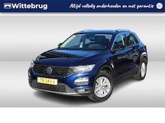 Volkswagen T-Roc - 1.0 TSI Style Executive Parkeersensoren / Airco / Navigatie / Trekhaak App-connect / LM Ve