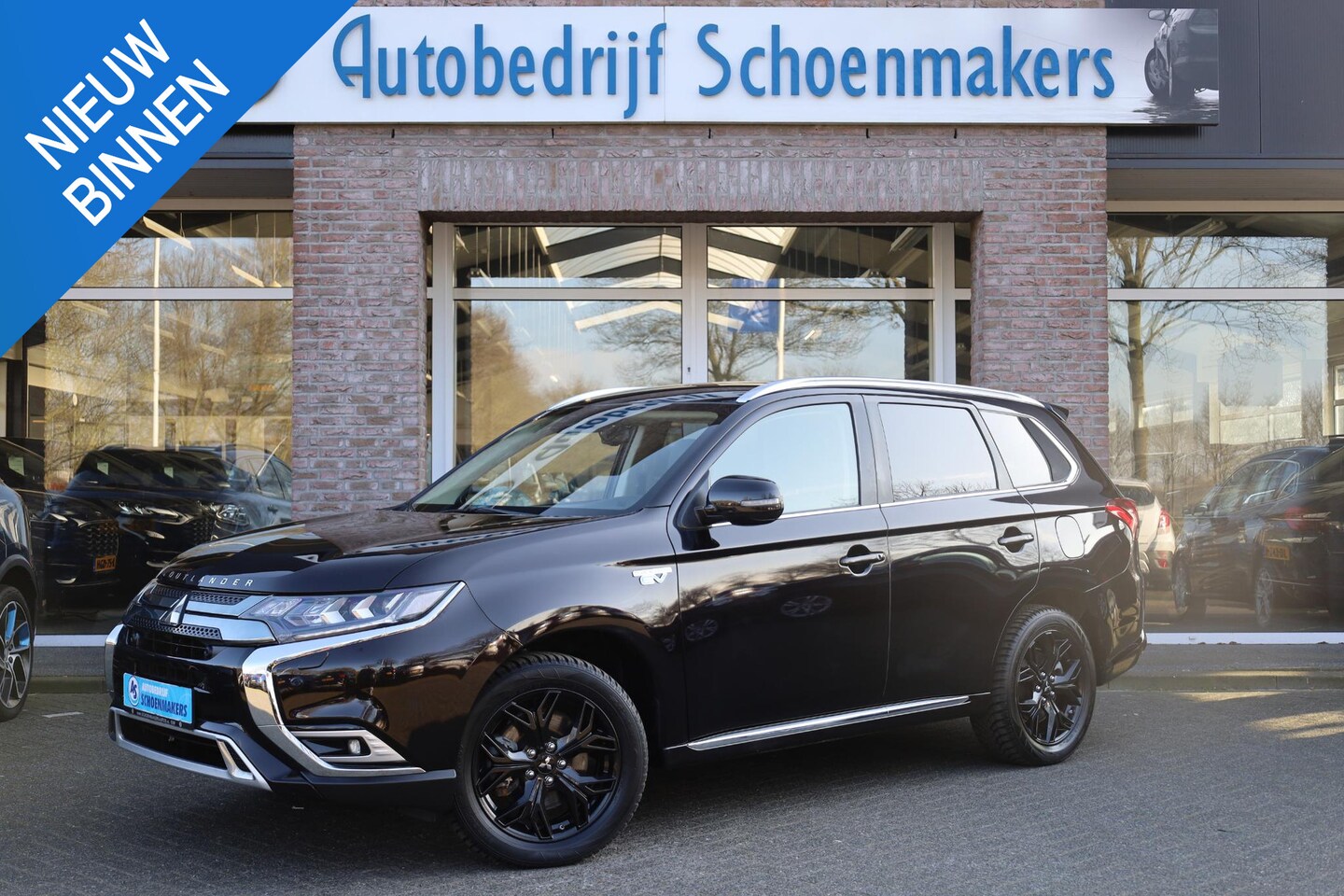 Mitsubishi Outlander - 2.4 PHEV Intense CAMERA TREKHAAK-AFN ALCANTARA/LEER DAB KEYLESS 18"LMV STOELVERWARMING ENZ - AutoWereld.nl