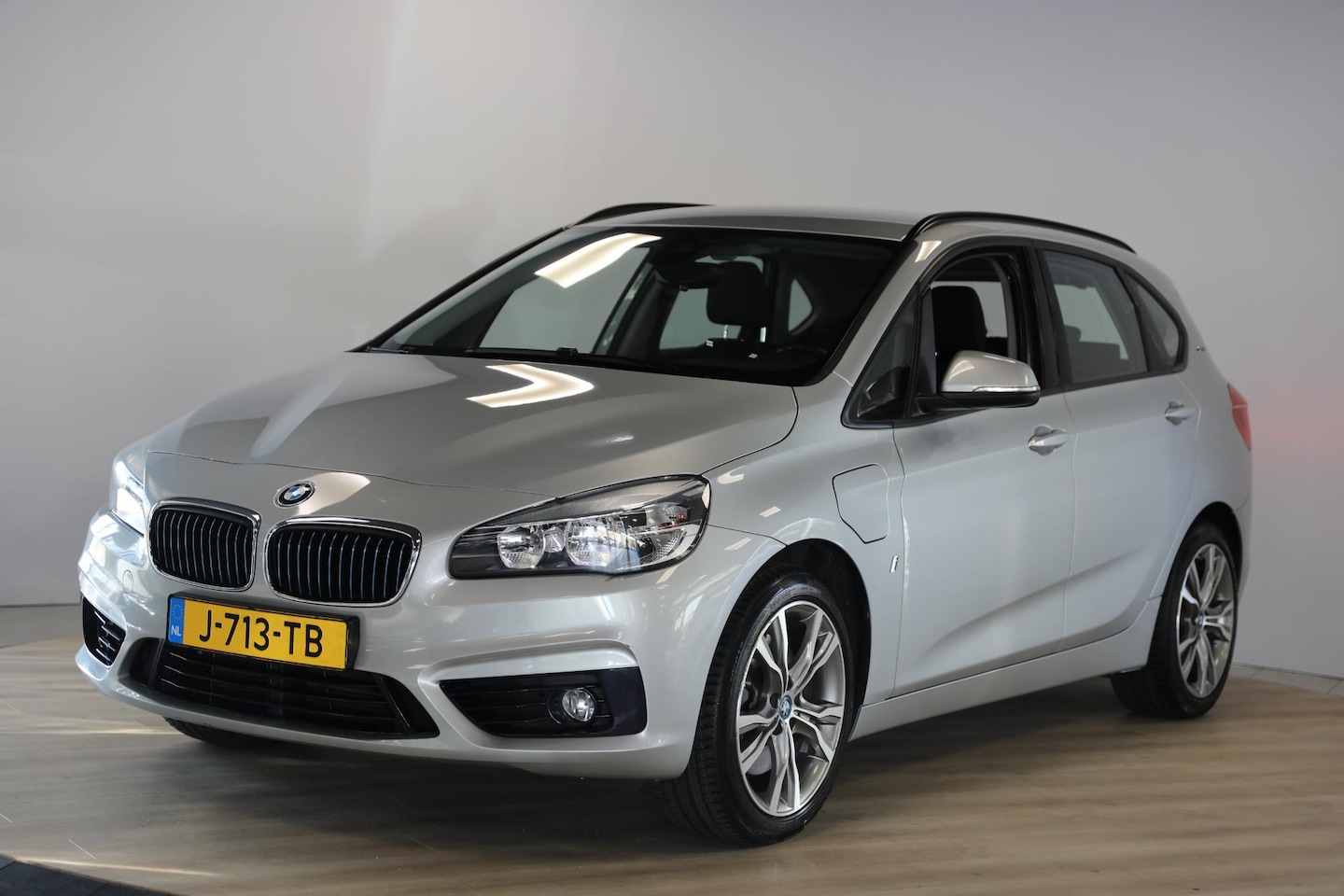 BMW 2-serie Active Tourer - 225xe iPerformance | Navi | Camera | HeadUp - AutoWereld.nl