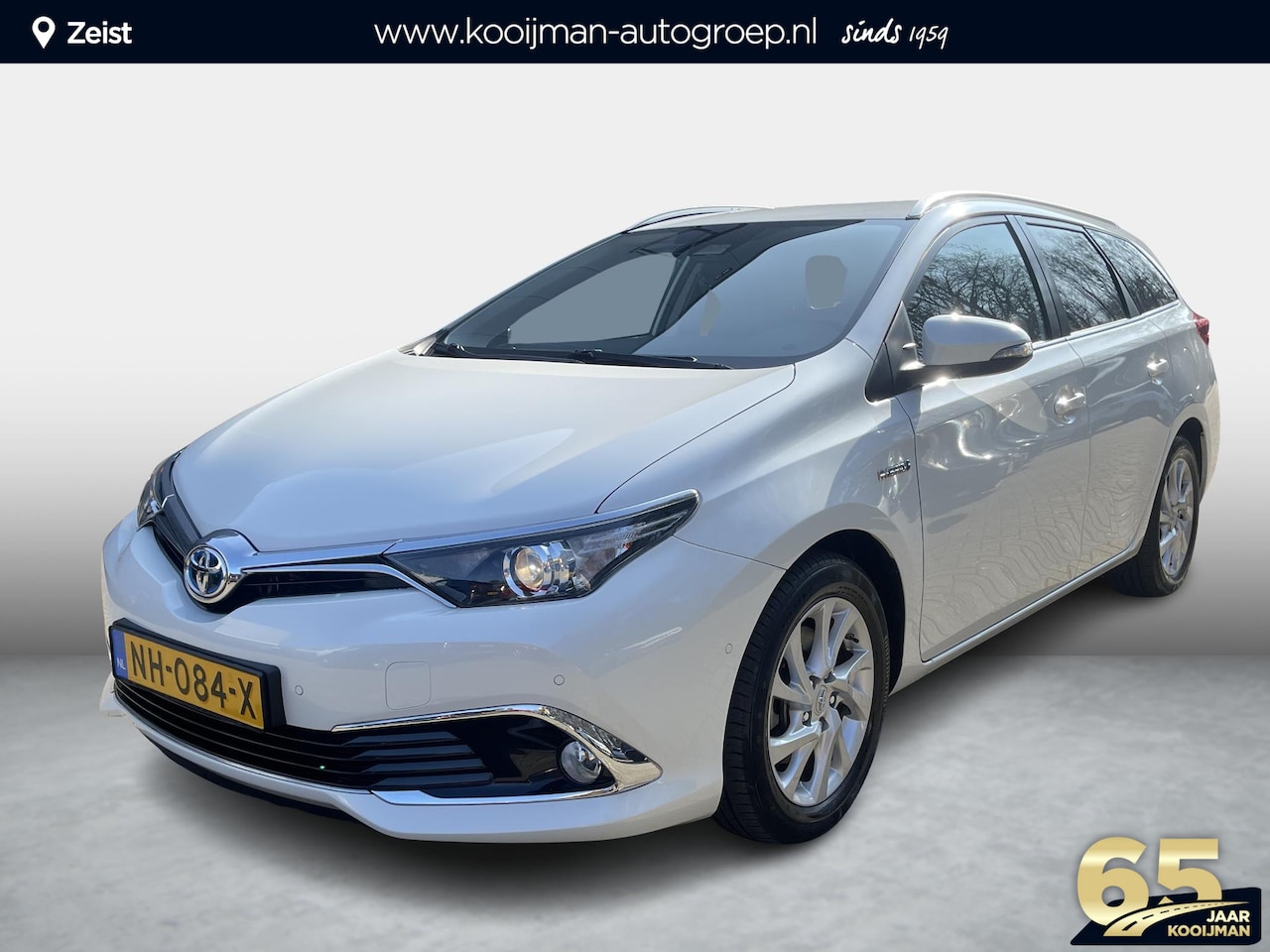 Toyota Auris Touring Sports - 1.8 Hybrid Executive NL Auto UNIEKE KM STAND ! Parkeersensoren V+A | Stoelverwarming - AutoWereld.nl