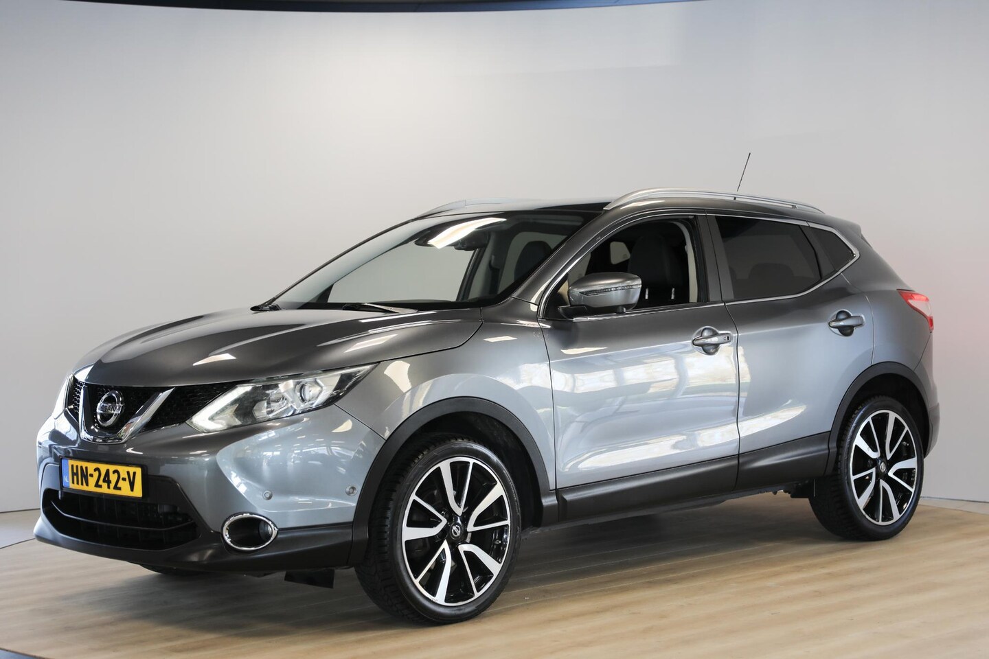 Nissan Qashqai - 1.6 DIG-T 163 PK Tekna | Trekhaak 1600KG | Panoramadak - AutoWereld.nl