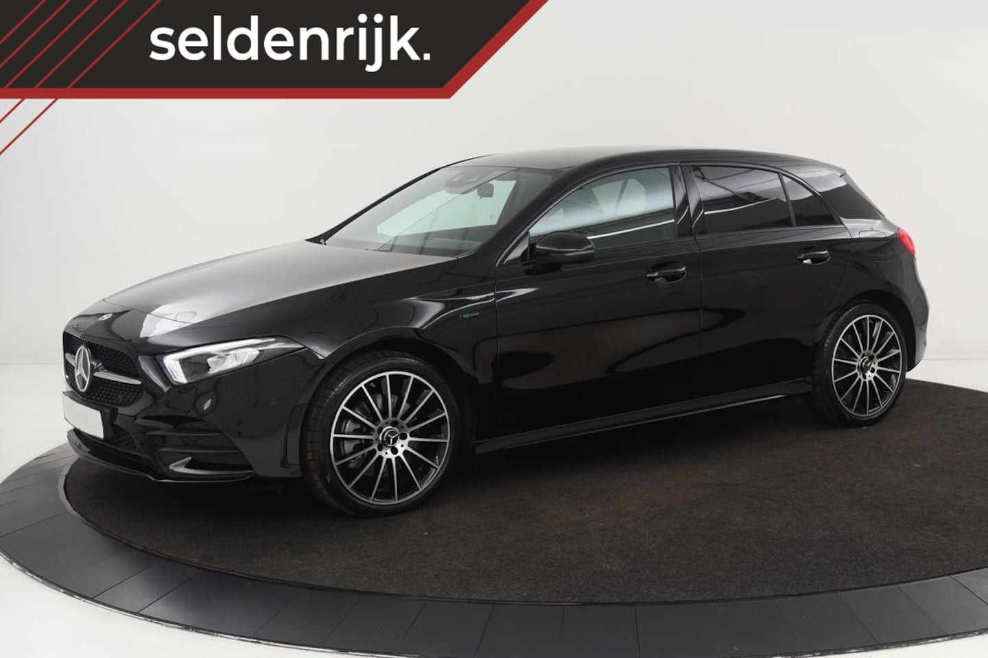 Mercedes-Benz A-klasse - 250e AMG Night | Carplay | Stoelverwarming | Sfeerverlichting | Full LED | Navigatie | Led - AutoWereld.nl