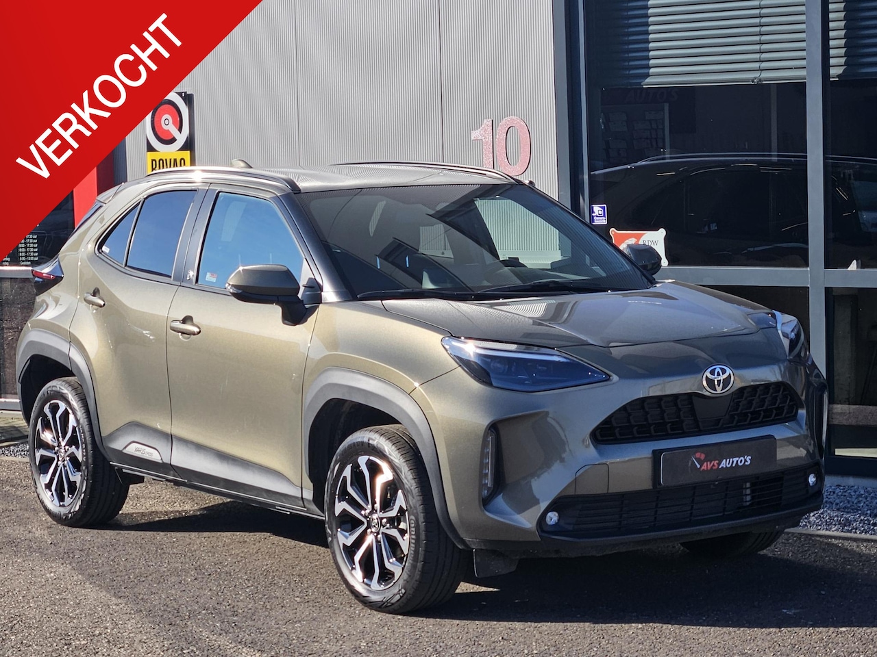 Toyota Yaris Cross - 1.5 Hybrid 115 First Edition 3300KM, LED, GROOT SCHERM, STOEL/STUUR VERWARMING - AutoWereld.nl