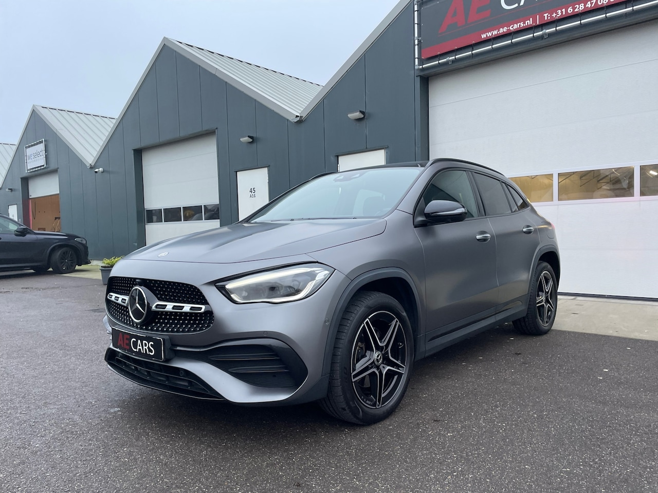 Mercedes-Benz GLA-Klasse - 250 e Business Solution AMG Limited Magno Grey Pano 360Camra Headup voll option - AutoWereld.nl