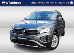 Volkswagen T-Roc - 1.0 TSI 110pk Life / Navigatie by APP Connect / LED / LM 16 inch / Park Assist / Climatron