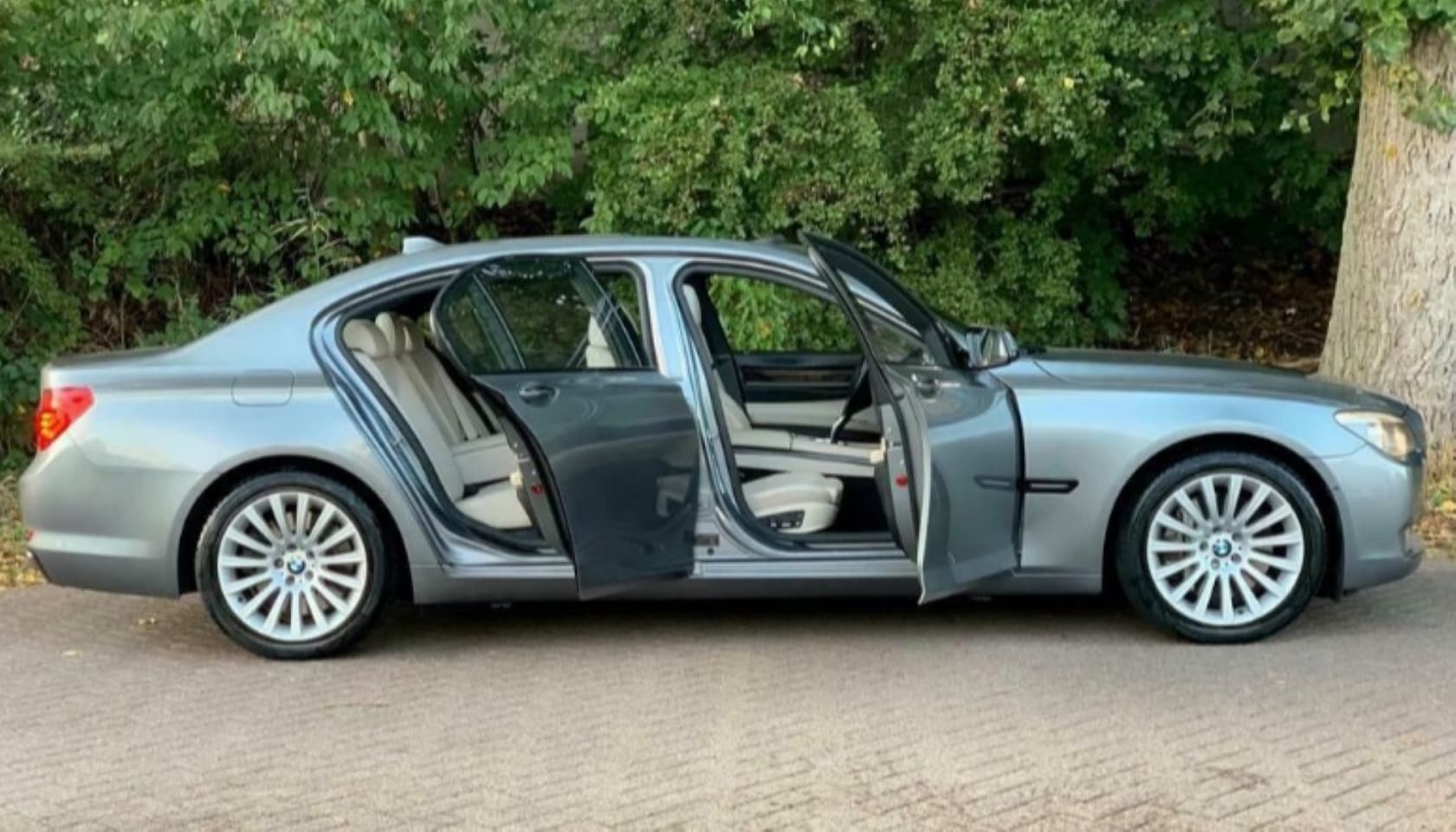 BMW 7-serie - 750Li High Executive BMW 7-serie - 750i High Executive Zeer nette auto , ORIG NL , HU, Schuifdak, 360 Camera's, - AutoWereld.nl