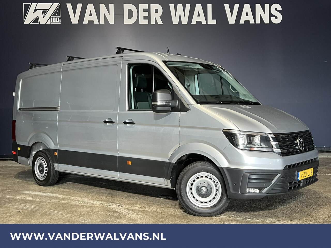 Volkswagen Crafter - 2.0 TDI 141pk L3H2 L2H1 Euro6 Airco | 3000kg Trekhaak | Camera | Navigatie | Apple Carplay - AutoWereld.nl