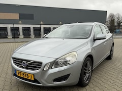 Volvo V60 - 1.6 D2 Momentum 2012 / NW APK / Navi / PDC