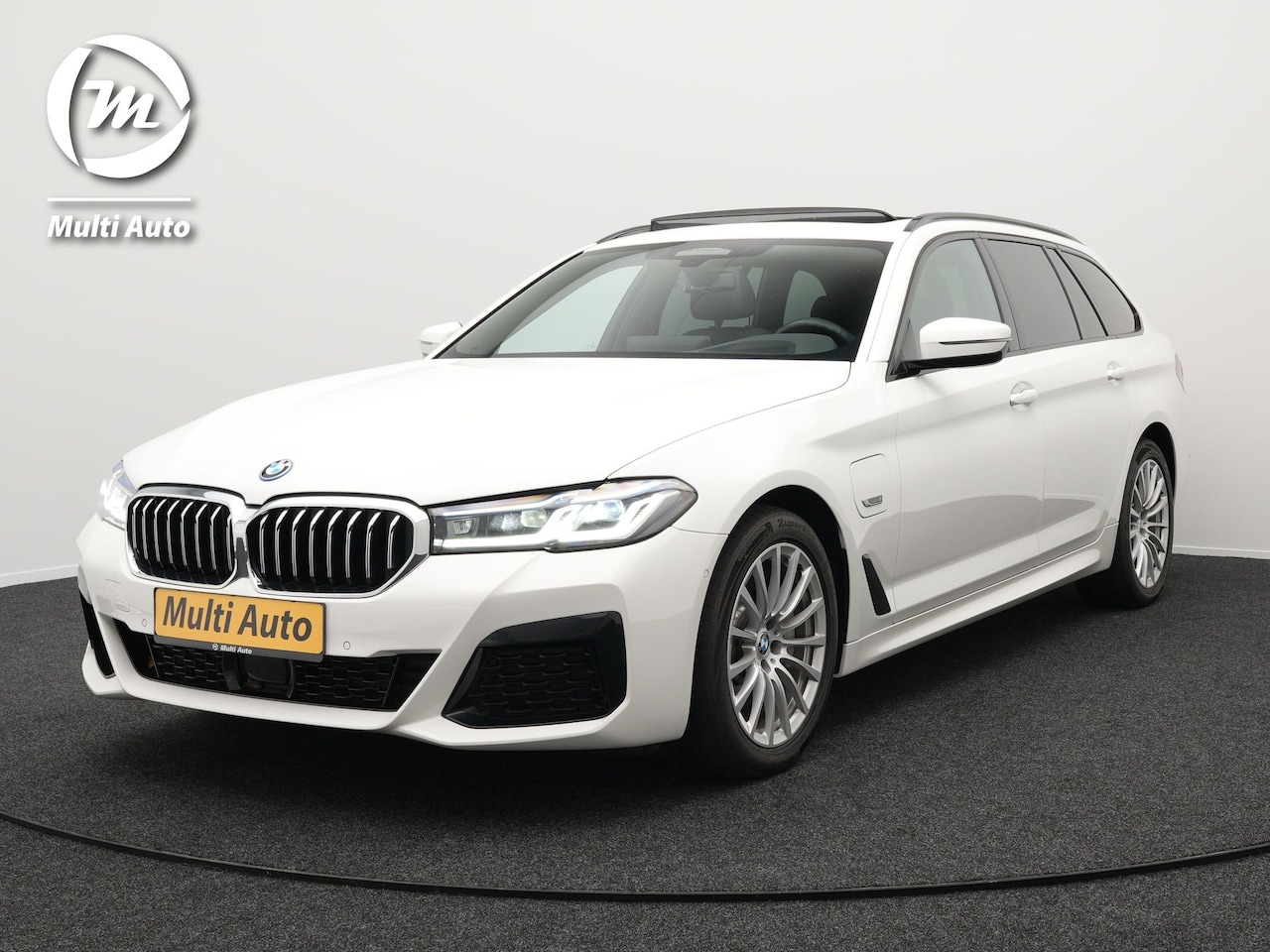 BMW 5-serie Touring - 530e xDrive Sportline Plug In Hybrid PHEV | Adaptive Cruise | Trekhaak af Fabriek | Laser - AutoWereld.nl